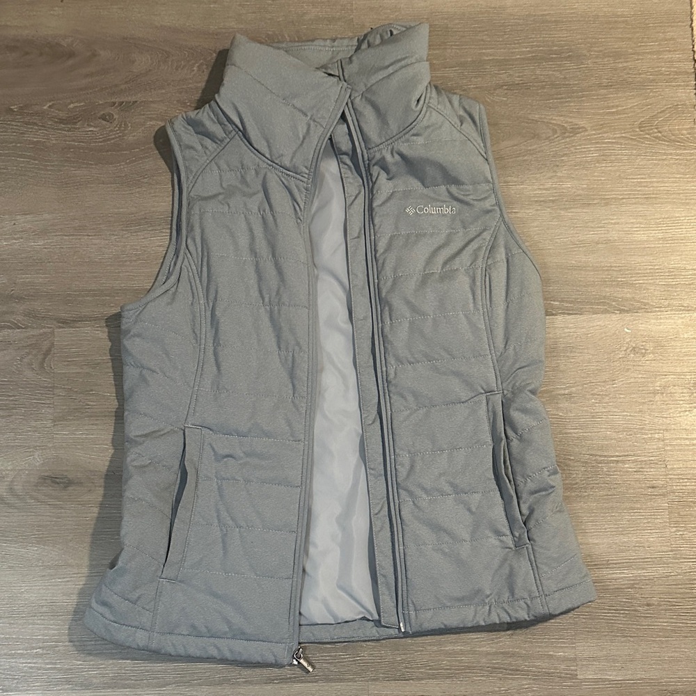 Columbia Light Gray Quilted Vest